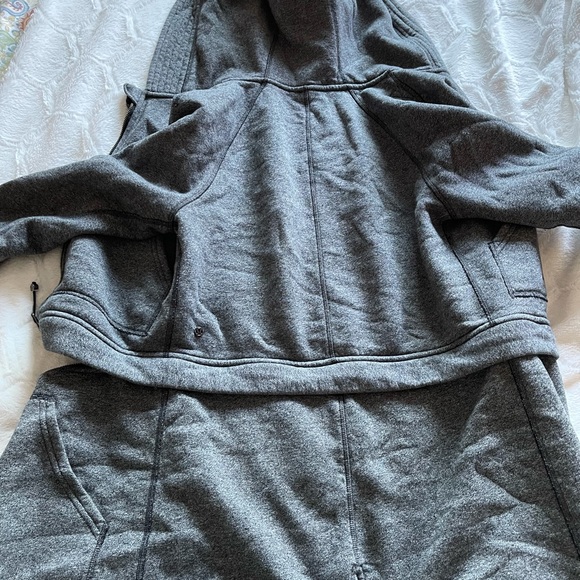 Lulu lemon running jacket size 2 - Picture 6 of 7